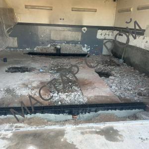 положени отводнителни линейни сифони,трамбовано и подготвени стъпки за подемник (готово за замазка)