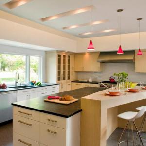 Ефектни фигури по тавана и изчистени светли стени