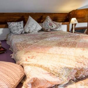 Малката спалня балансира жилището и носи спокойствие