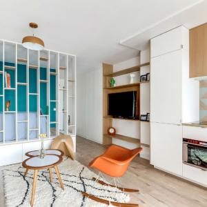 Оригинална преграда дели жилищната площ на две части