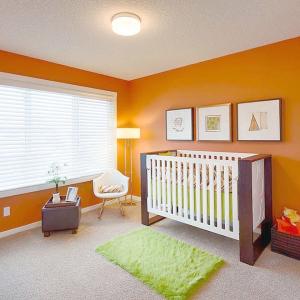 Нектар от кайсии завладява стените на детската