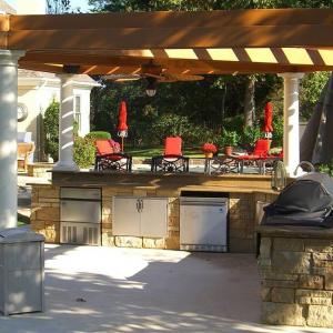 Великолепна беседка с барбекю под открито небе