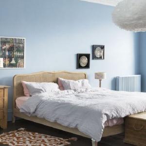 Син акцент в спалнята