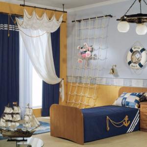 Морска тематика – детска в синьо, бяло, естествен цвят на дърво
