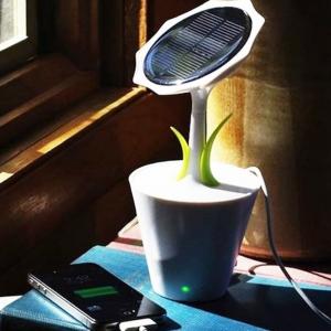 Соларно зарядно във формата на саксия