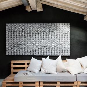 Диван от палети в мансардно жилище