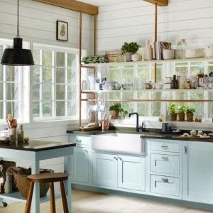 Използвайте плота като маса за хранене в малката си кухня