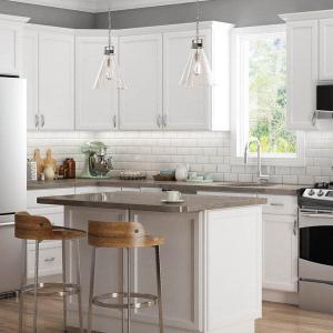 Елегантна сиво-бяла кухня