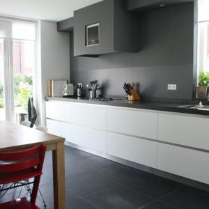 Обърнете внимание на пода и новите технологии в кухнята