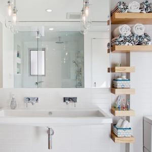 Отворените рафтове създават усещане за по-голямо пространство