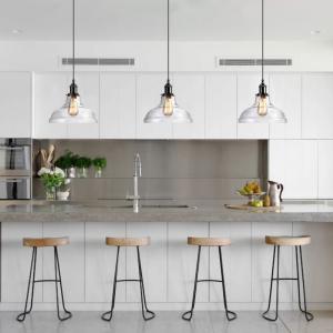 Сива кухня със свежи акценти