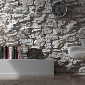 Впечатляваща бяла премяна на камъка