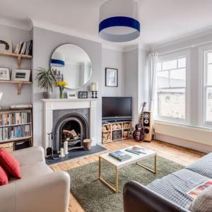 Декорът и светлите петна