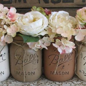 Малка ваза за пролетни цветя