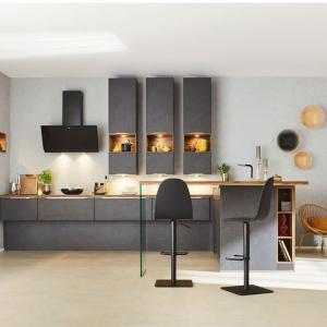 Придайте топлина на студените цветове и материали