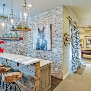 Свеж домашен бар финал след партия билярд