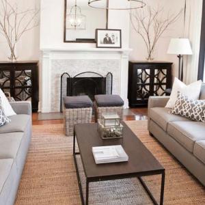 Пети вариант: симетрично разположени мебели