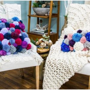 Направи си сам: цветна възглавница от помпони
