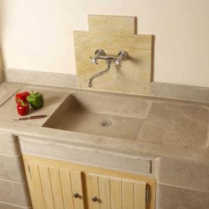 Естествен камък