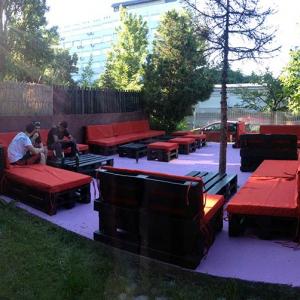 Постави се на мястото на клиент, търсещ специалист в твоята сфера. Защо би се спрял на теб?