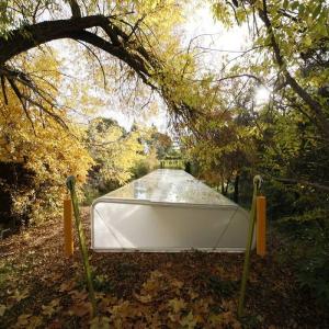 Постройката сближава с природата и дава уединение