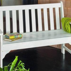 Пластмасовите градински пейки са изключително достъпни