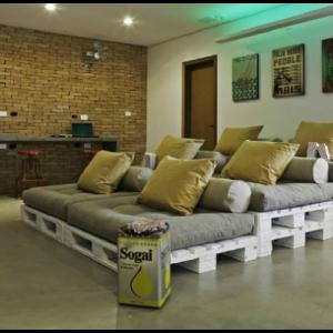 Легло за много гости