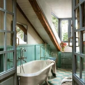 Назад във времето