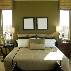 Симетрично разположена спалня