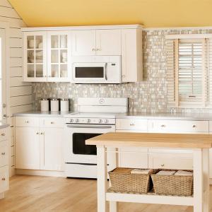 Съчетайте дървото с други материали