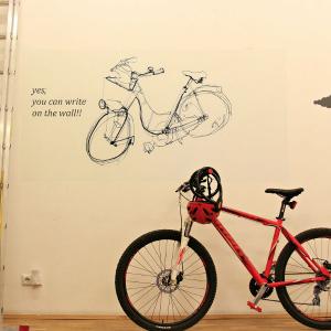 Фокуси от България: боя, върху която може да рисуваш и да изтриеш бързо и лесно