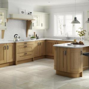 Кухня, „облечена“ в дъб