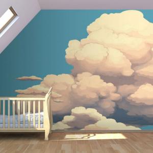 Умело декорираната стена преобразява схлупената мансарда