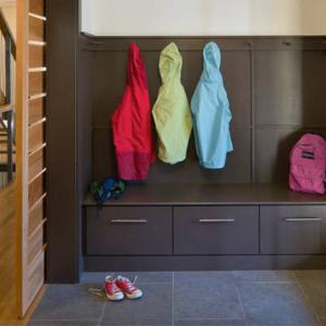 Предвидете място за калните обувки и влажни якета