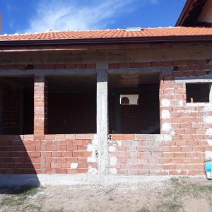 Груб строеж