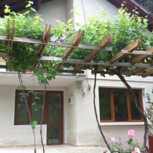 След смяна на дограма,замаска и плочки...