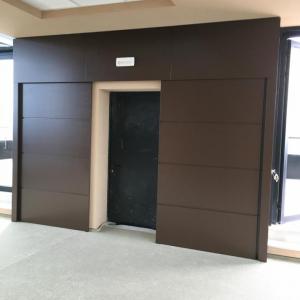 Ламперия с плъзгаща врата