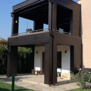 Изработка на дървен навес