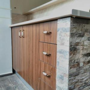 Комбинация - камък и дърво