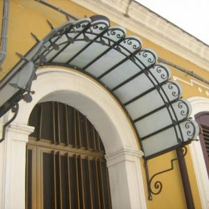 козирка на входна врата