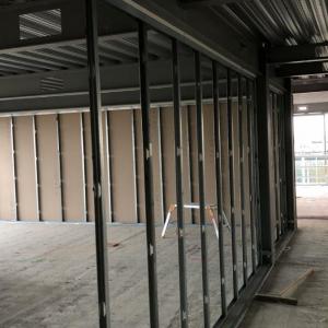 Монтиране на метална конструкция за предградни стени