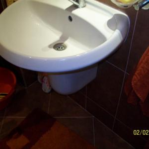 Мивка с полуботуш