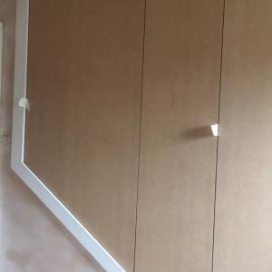 Изграждане на врати от мдф за надстълбищен гардероб