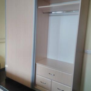 Гардероб с плъзгащи врати