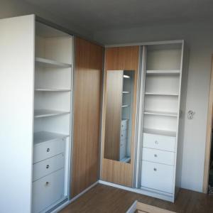 ЪГЛОВ ГАРДЕРОБ "НИКОЛ"