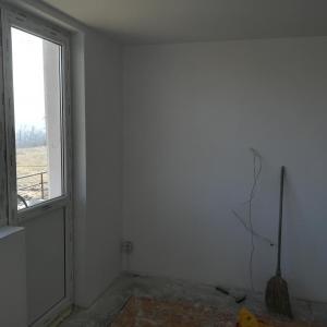 Семпло изпълнение в бяло