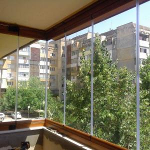 Система безпрофилно остъкляване на балкон