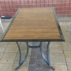 маса желязо и дърво