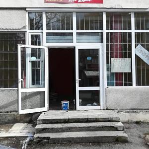 От един пустеещ склад, до чисто нов магазин