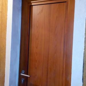 Смяна на врата на баня